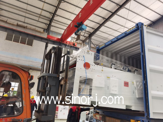 pet片材生產線裝柜發(fā)貨東南亞