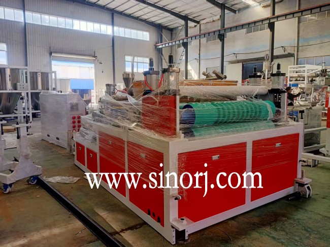 發往印尼的pvc波浪瓦，T型瓦生產線，大理石uv板生產線開始裝柜